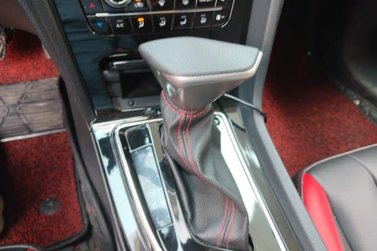 Used Venucia D60 2018 1.6L CVT Smart Connect Elite Edition Gear Lever