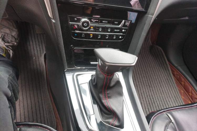 Used Venucia D60 2018 1.6L CVT Smart Connect Elite Edition Gear Lever