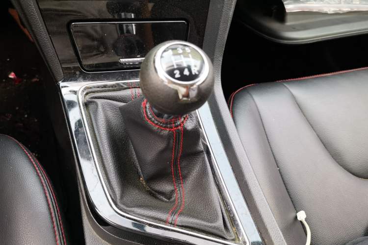 Used Venucia D60 2018 1.6L Manual Comfort Edition Gear Lever