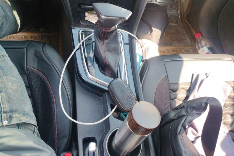 Used Venucia D60 2018 1.6L CVT Smart Connect Elite Edition Gear Lever