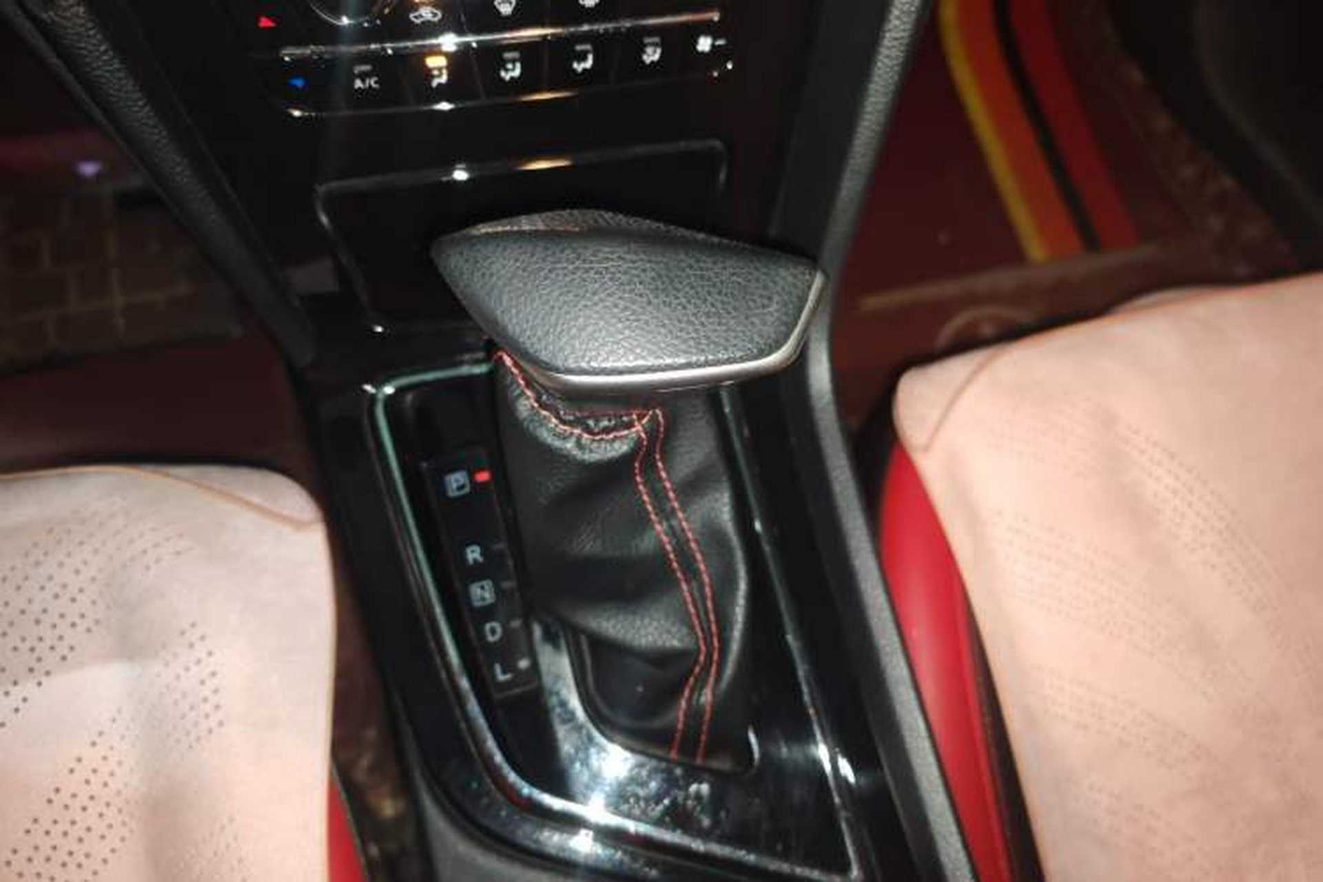 Used Venucia D60 2018 1.6L CVT Smart Connect Elite Edition Gear Lever
