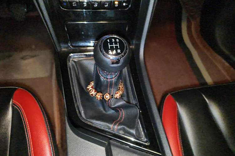 Used Venucia D60 2018 1.6L Manual Smart Connect Elite Edition Gear Lever