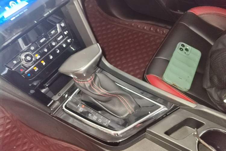 Used Venucia D60 2018 1.6L CVT Smart Connect Elite Edition Gear Lever