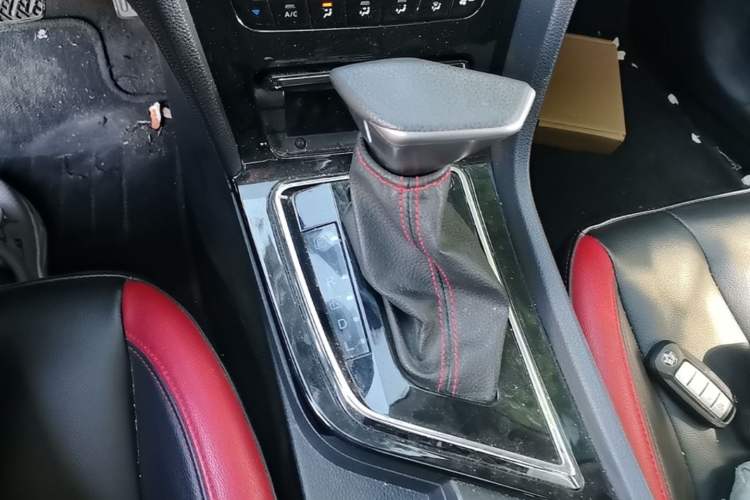 Used Venucia D60 2018 1.6L CVT Smart Connect Elite Edition Gear Lever