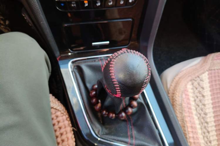 Used Venucia D60 2018 1.6L Manual Smart Connect Elite Edition Gear Lever