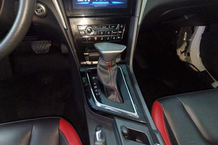 Used Venucia D60 2018 1.6L CVT Smart Connect Elite Edition Gear Lever