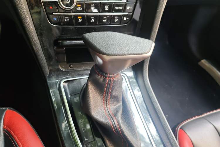 Used Venucia D60 2018 1.6L CVT Smart Connect Elite Edition Gear Lever