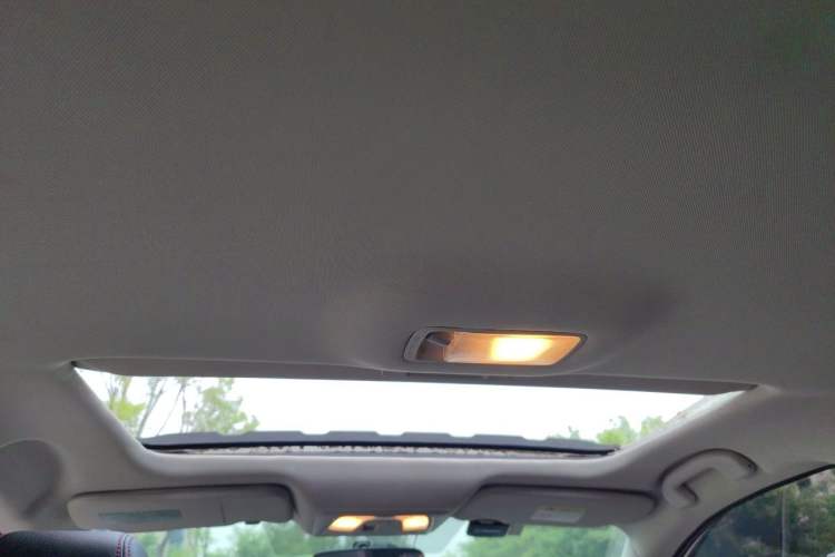 Used Venucia D60 2018 1.6L CVT Smart Connect Elite Edition Headliner