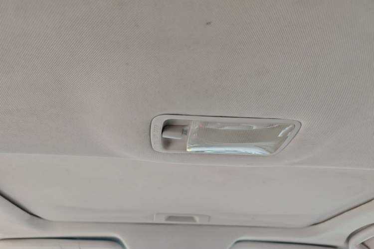 Used Venucia D60 2018 1.6L CVT Smart Connect Elite Edition Headliner