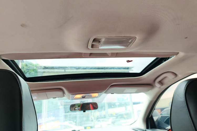 Used Venucia D60 2018 1.6L CVT Smart Connect Elite Edition Headliner