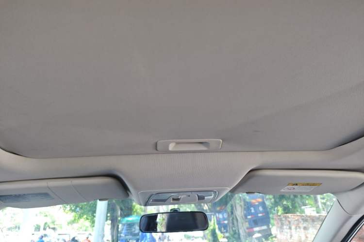 Used Venucia D60 2018 1.6L CVT Smart Connect Elite Edition Headliner