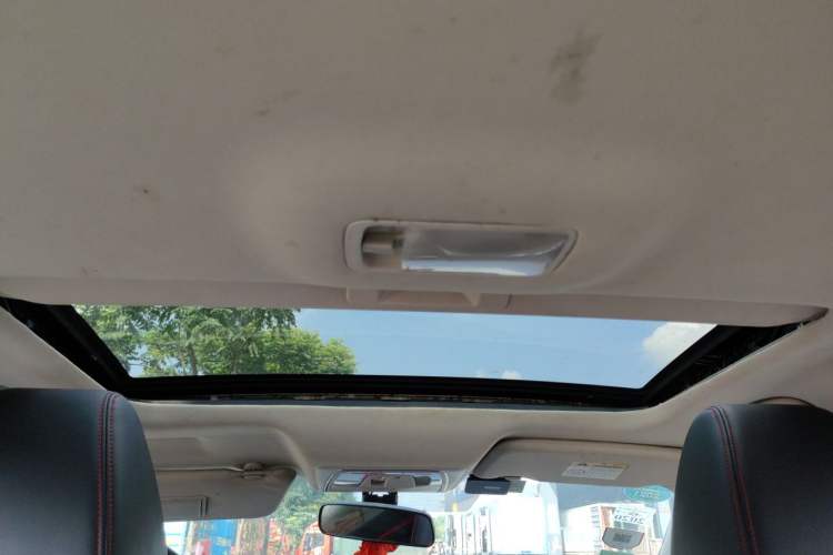 Used Venucia D60 2018 1.6L CVT Smart Connect Luxury Edition Headliner