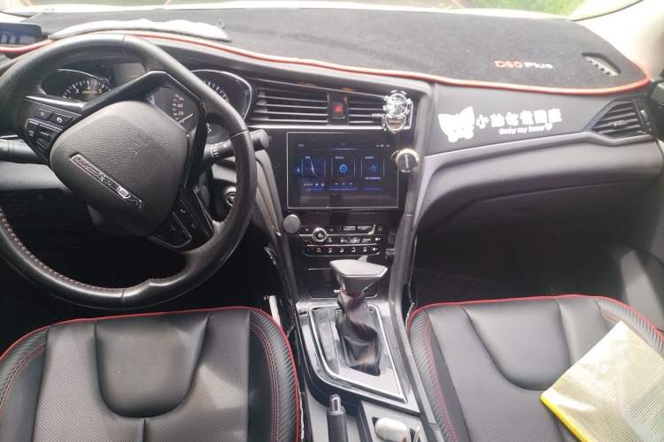 Used Venucia D60 2018 1.6L CVT Smart Connect Luxury Edition Headliner