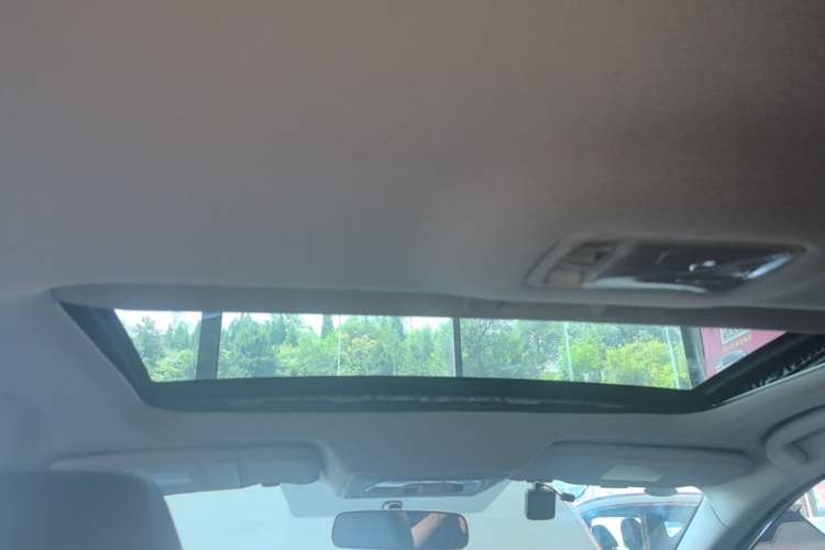 Used Venucia D60 2018 1.6L CVT Smart Connect Elite Edition Headliner