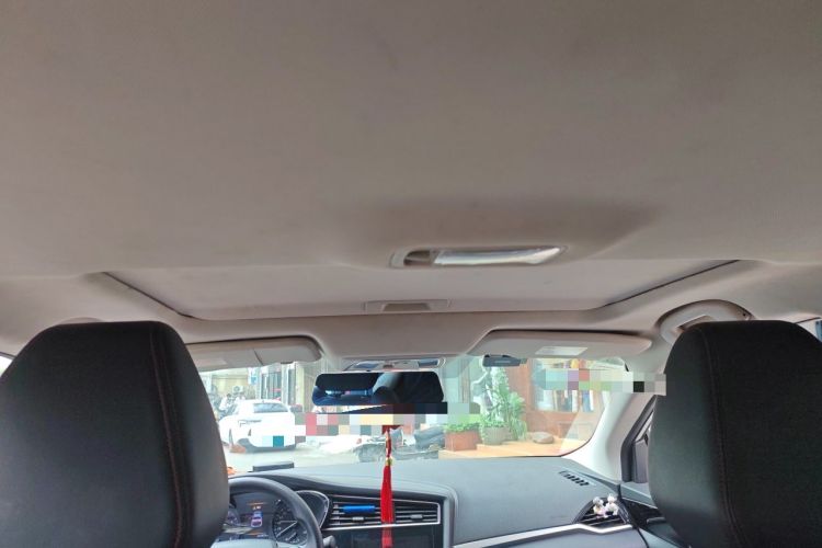 Used Venucia D60 2018 1.6L CVT Smart Connect Elite Edition Headliner