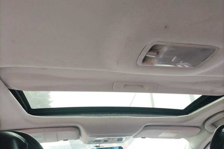 Used Venucia D60 2018 1.6L CVT Smart Connect Elite Edition Headliner