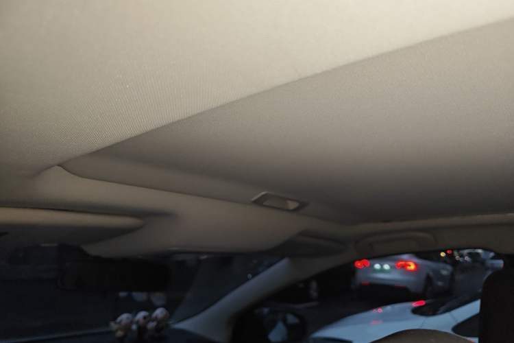 Used Venucia D60 2018 1.6L CVT Smart Connect Elite Edition Headliner