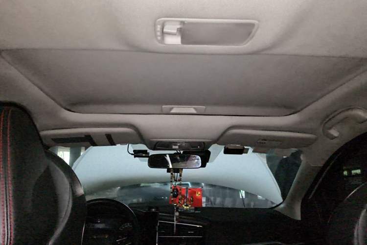 Used Venucia D60 2018 1.6L Manual Smart Connect Elite Edition Headliner