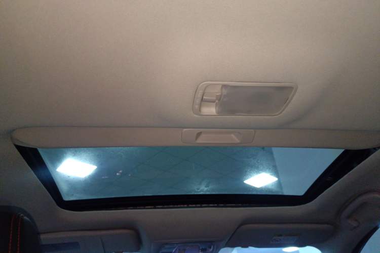 Used Venucia D60 2018 1.6L CVT Smart Connect Elite Edition Headliner