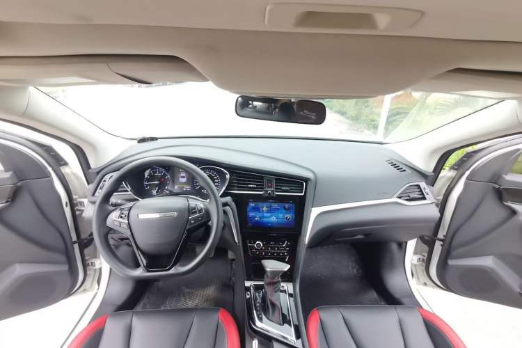 Used Venucia D60 2018 1.6L CVT Smart Connect Elite Edition Interior 1