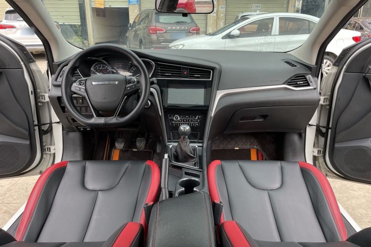 Used Venucia D60 2018 1.6L Manual Smart Connect Elite Edition Interior 1