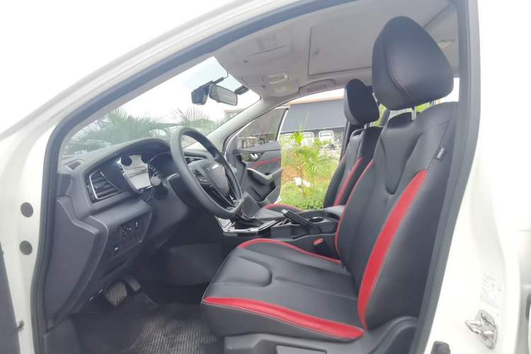 Used Venucia D60 2018 1.6L CVT Smart Connect Elite Edition Interior 2