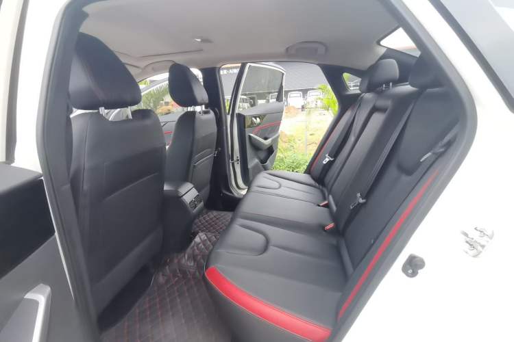 Used Venucia D60 2018 1.6L CVT Smart Connect Elite Edition Interior 3