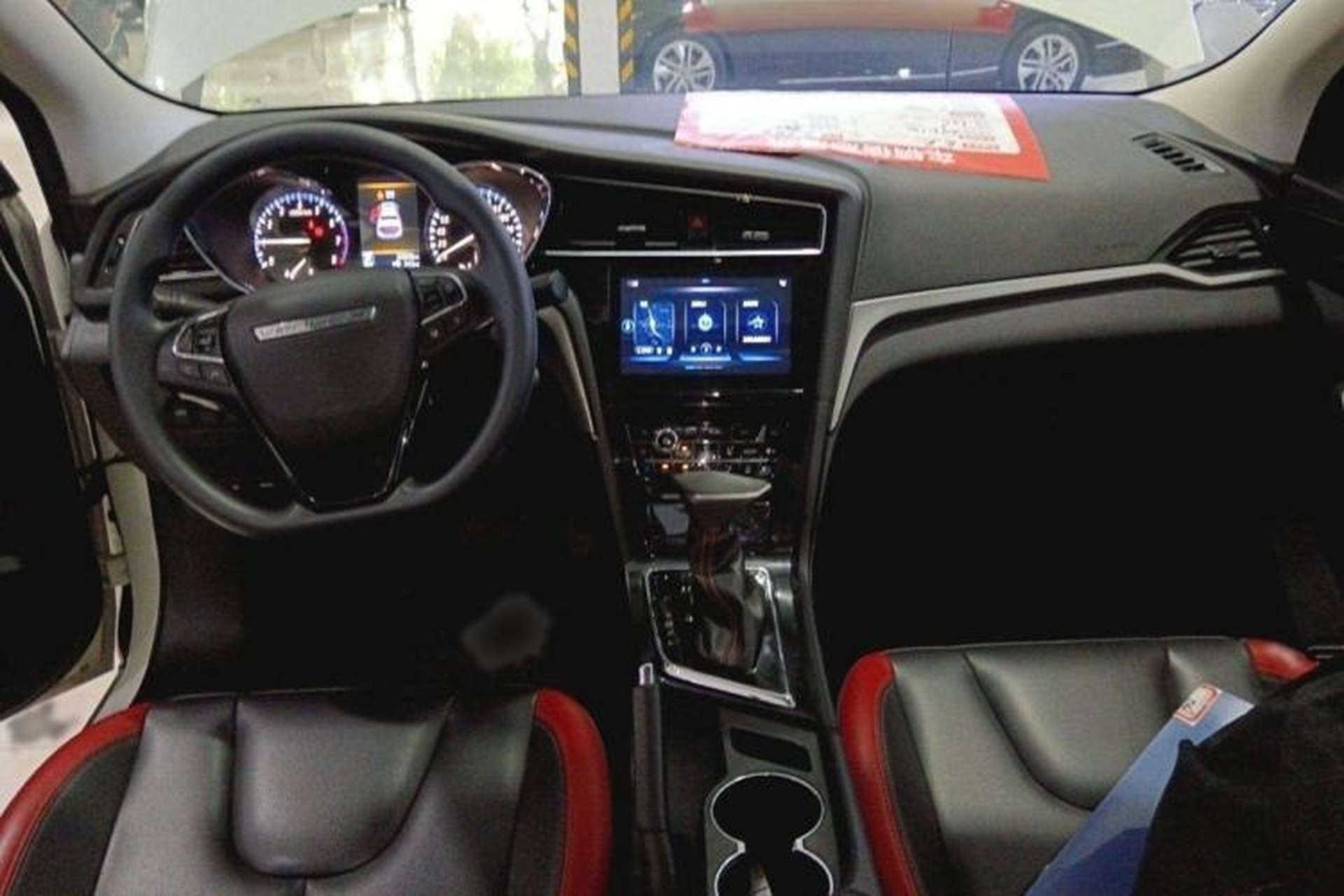 Used Venucia D60 2018 1.6L CVT Smart Connect Elite Edition Interior 3
