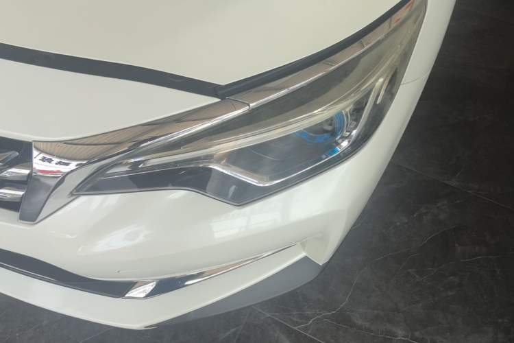 Used Venucia D60 2018 1.6L CVT Smart Connect Elite Edition Left Front Headlight
