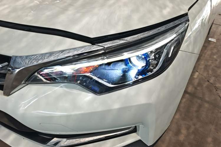 Used Venucia D60 2018 1.6L CVT Smart Connect Elite Edition Left Front Headlight