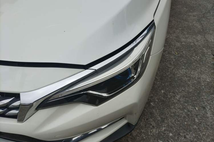 Used Venucia D60 2018 1.6L CVT Smart Connect Elite Edition Left Front Headlight