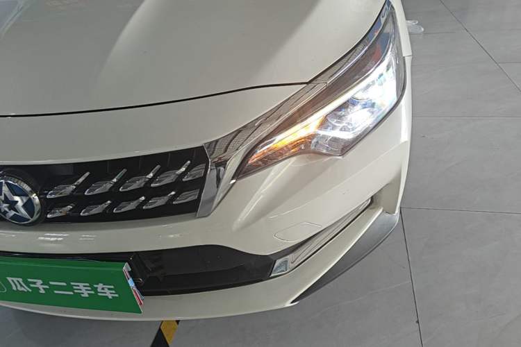 Used Venucia D60 2018 1.6L CVT Smart Connect Elite Edition Left Front Headlight