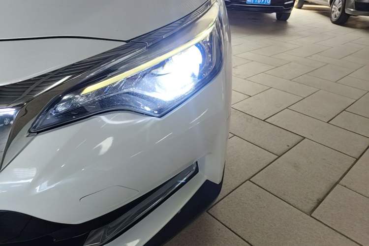 Used Venucia D60 2018 1.6L CVT Smart Connect Elite Edition Left Front Headlight