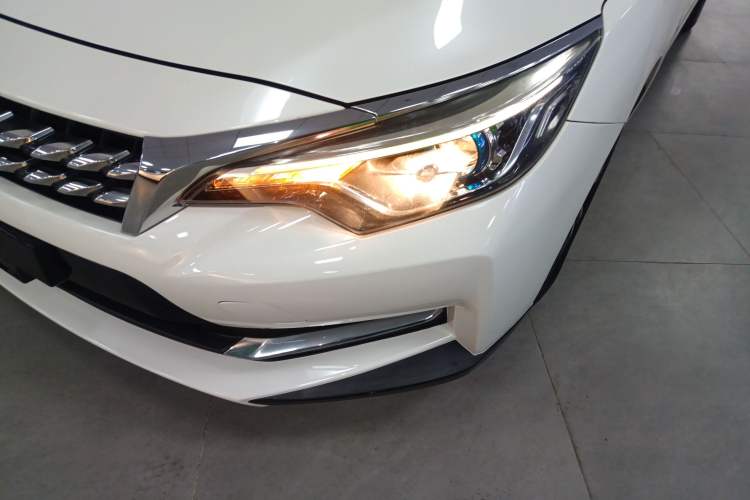 Used Venucia D60 2018 1.6L CVT Smart Connect Elite Edition Left Front Headlight