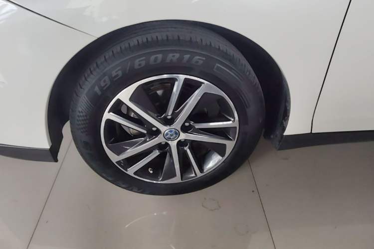 Used Venucia D60 2018 1.6L CVT Comfort Edition Left Front Wheel Hub