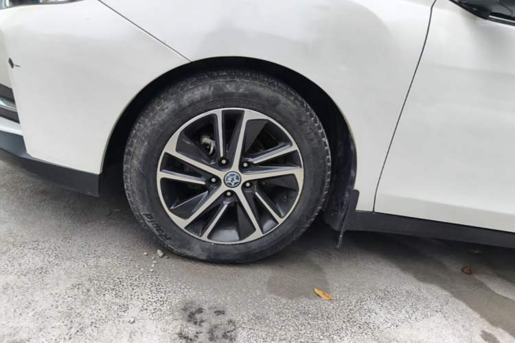 Used Venucia D60 2018 1.6L CVT Smart Connect Elite Edition Left Front Wheel Hub