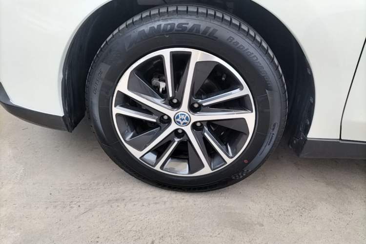 Used Venucia D60 2018 1.6L Manual Smart Connect Elite Edition Left Front Wheel Hub