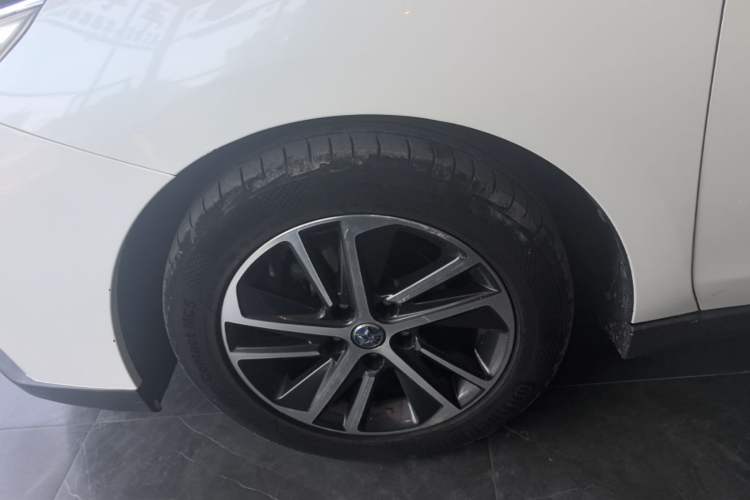 Used Venucia D60 2018 1.6L CVT Smart Connect Elite Edition Left Front Wheel Hub