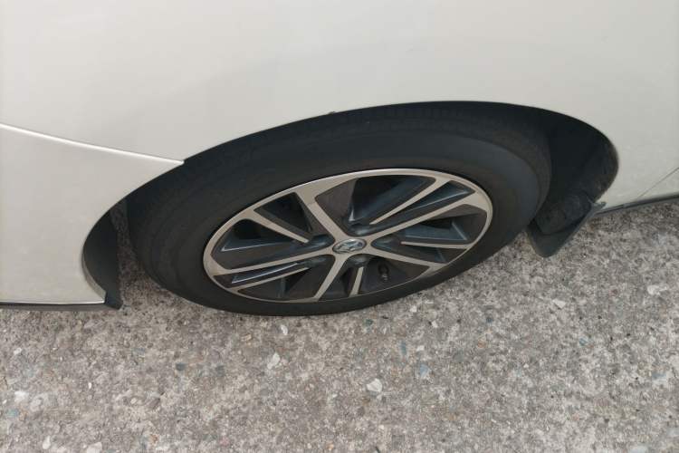 Used Venucia D60 2018 1.6L CVT Smart Connect Elite Edition Left Front Wheel Hub