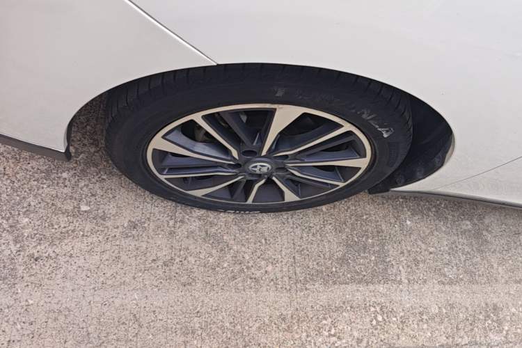 Used Venucia D60 2018 1.6L CVT Smart Connect Luxury Edition Left Front Wheel Hub