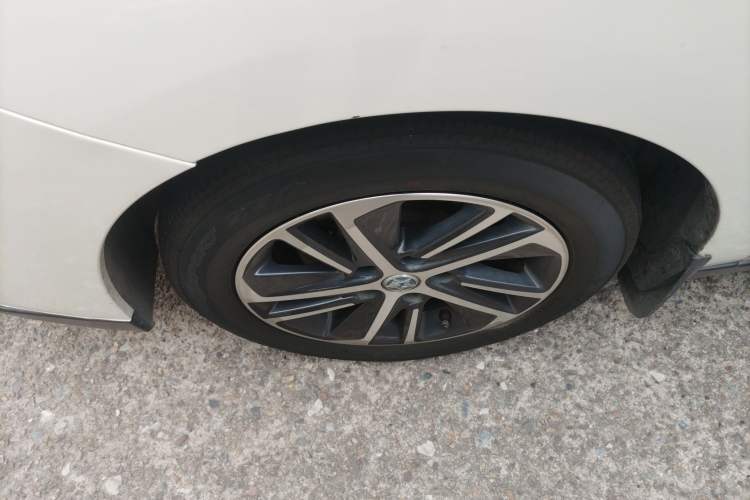 Used Venucia D60 2018 1.6L CVT Smart Connect Elite Edition Left Front Wheel Hub