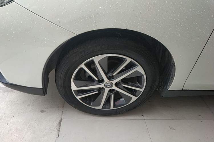 Used Venucia D60 2018 1.6L CVT Smart Connect Elite Edition Left Front Wheel Hub