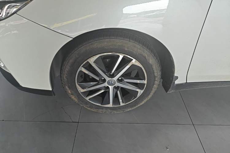 Used Venucia D60 2018 1.6L CVT Smart Connect Elite Edition Left Front Wheel Hub