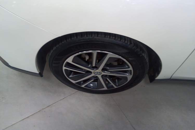 Used Venucia D60 2018 1.6L CVT Smart Connect Elite Edition Left Front Wheel Hub