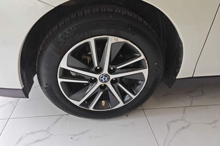 Used Venucia D60 2018 1.6L CVT Smart Connect Elite Edition Left Front Wheel Hub