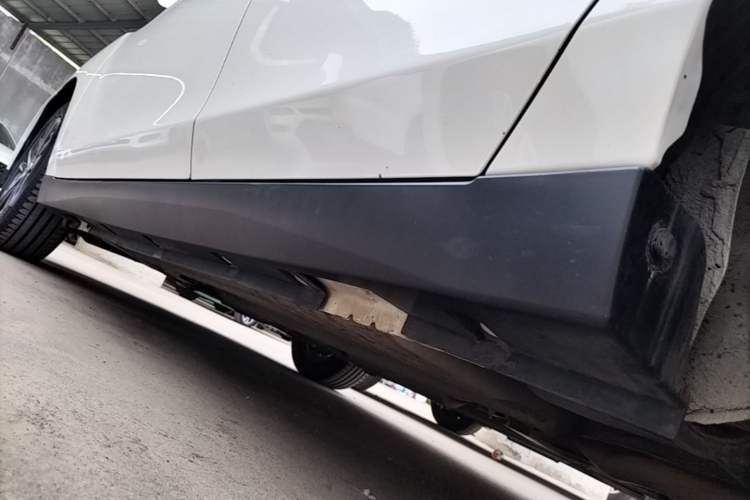 Used Venucia D60 2018 1.6L Manual Smart Connect Elite Edition Left Side Sill