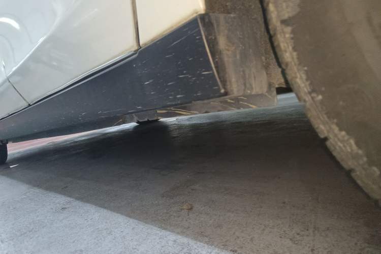 Used Venucia D60 2018 1.6L CVT Smart Connect Elite Edition Left Side Sill