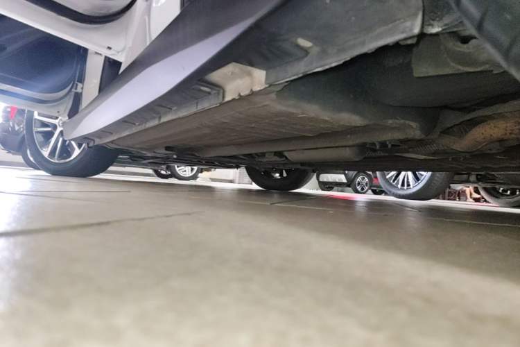 Used Venucia D60 2018 1.6L CVT Smart Connect Elite Edition Left Side Sill
