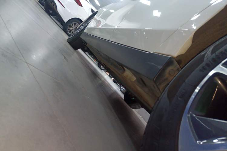 Used Venucia D60 2018 1.6L CVT Smart Connect Elite Edition Left Side Sill