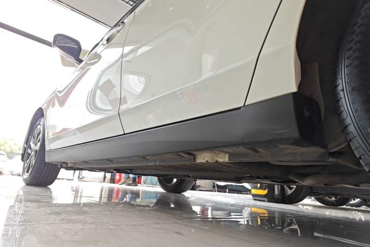 Used Venucia D60 2018 1.6L CVT Smart Connect Elite Edition Left Side Sill